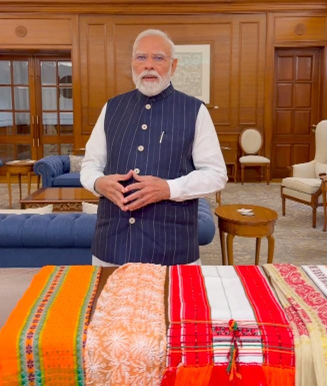 New Delhi: PM Modi promotes National Handloom Day