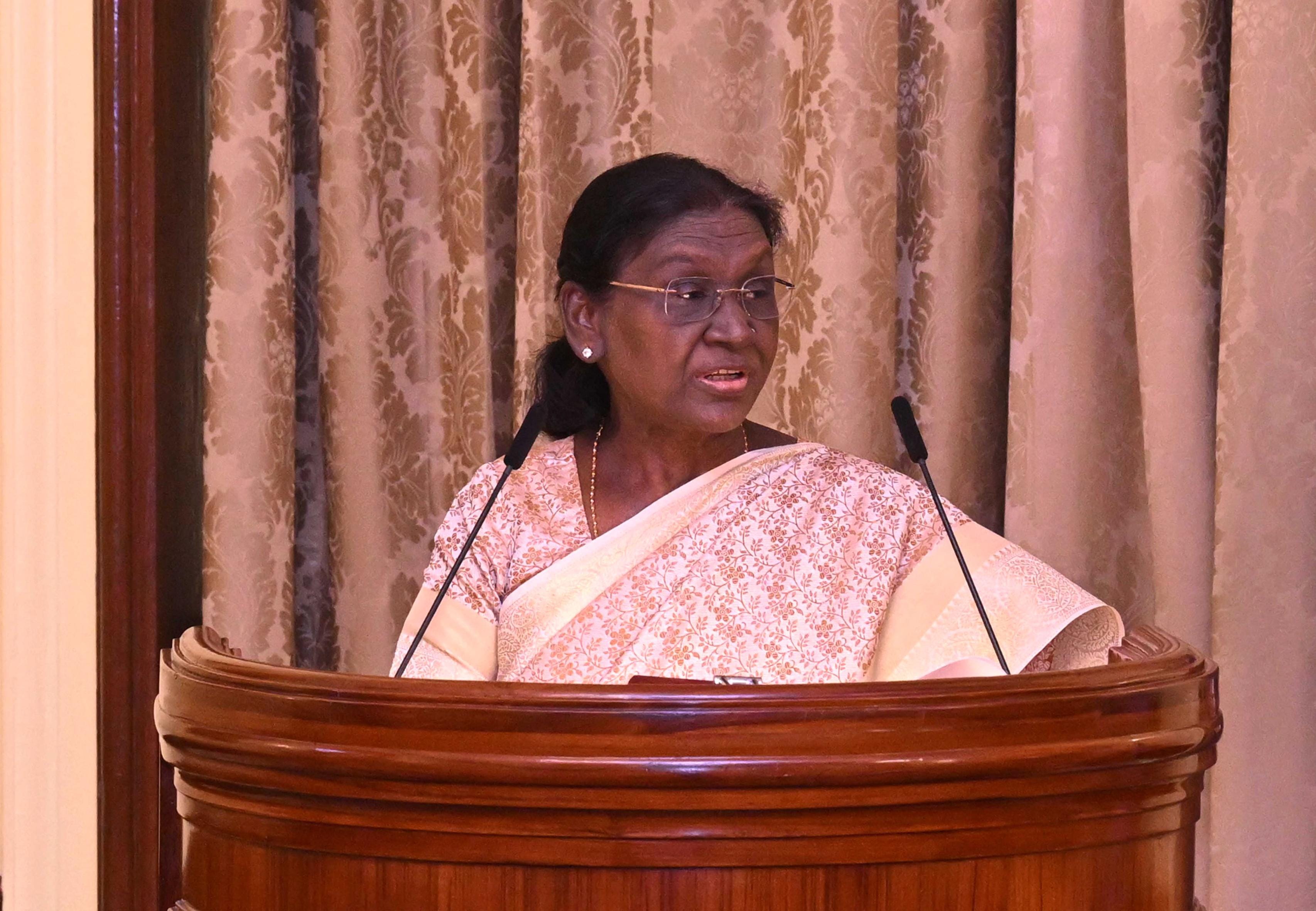 New Delhi: Prez Murmu Meets IFS Officer Trainees