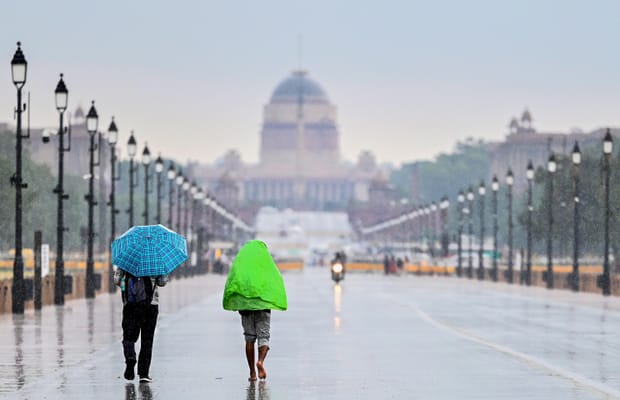 New Delhi: Rain lashes the national capital