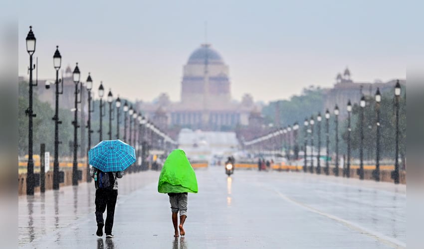 New Delhi: Rain lashes the national capital