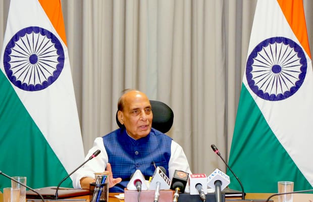 New Delhi: Rajnath Singh flags off NCC’s All India Girls High Altitude Long Trek