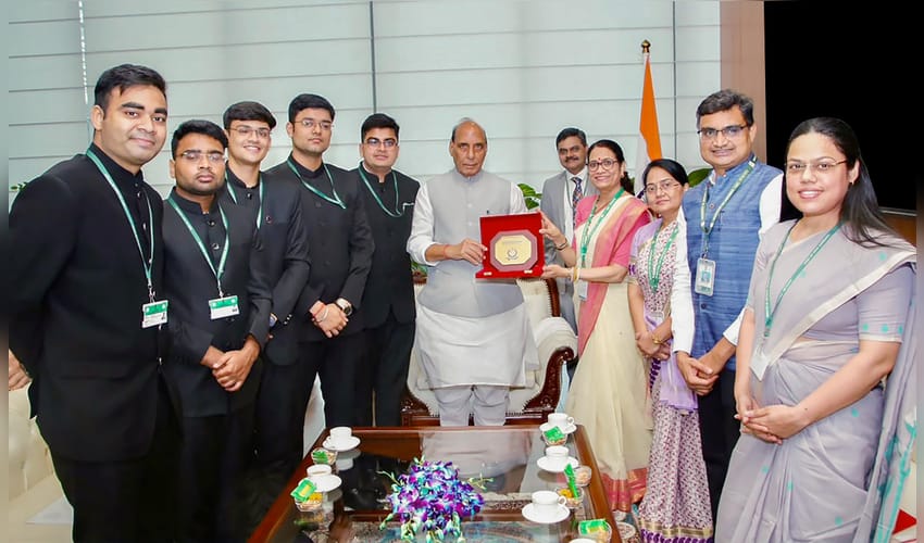 New Delhi: Rajnath Singh meets Indian Defence Estates Service officer trainees