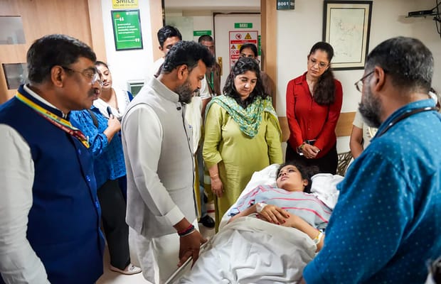 New Delhi: Ram Mohan Naidu visits injured Air India passengers