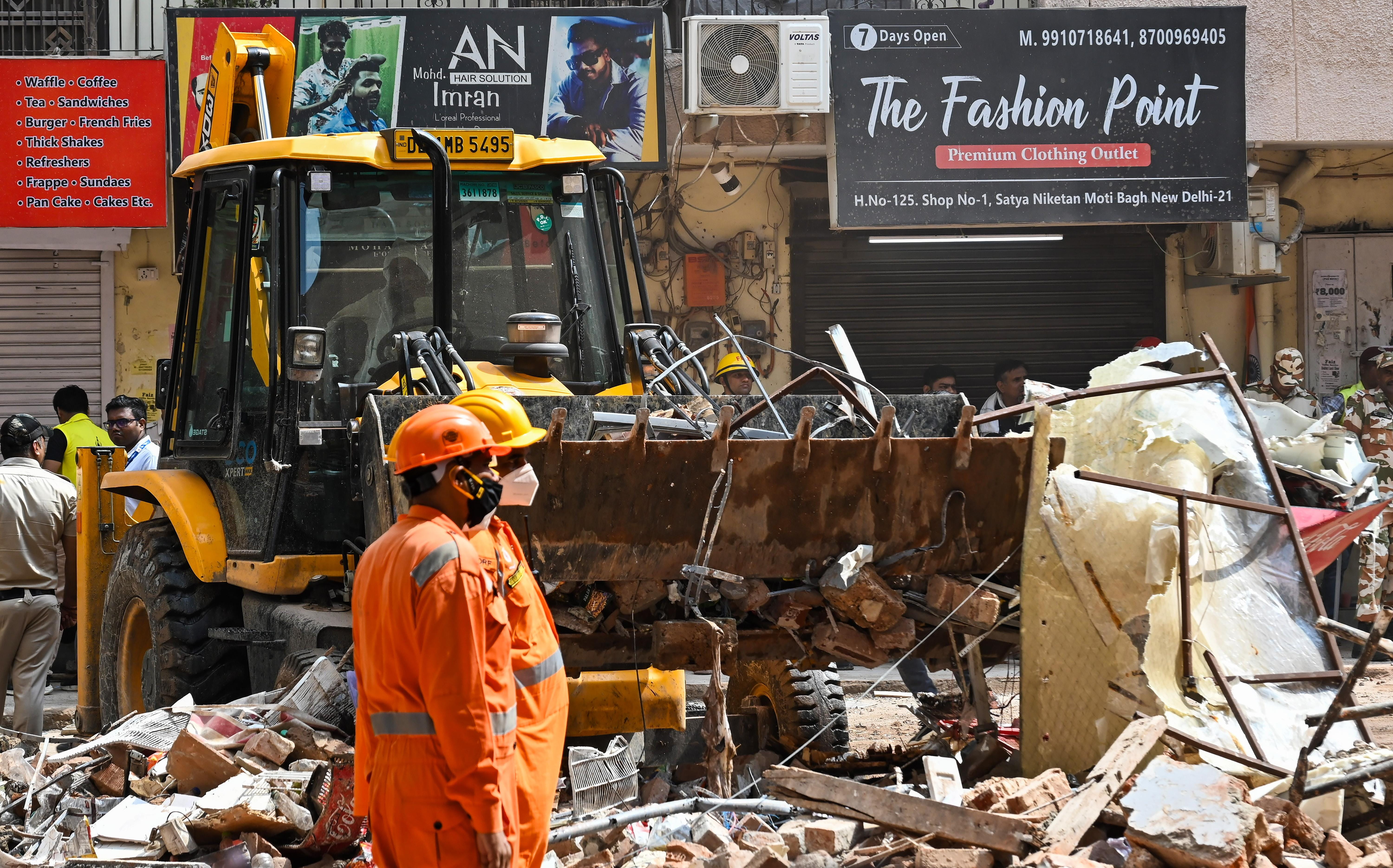 New Delhi: Satya Niketan Building Collapse