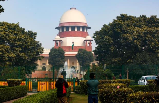 New Delhi: Supreme Court Stands Tall Under Clear Sky