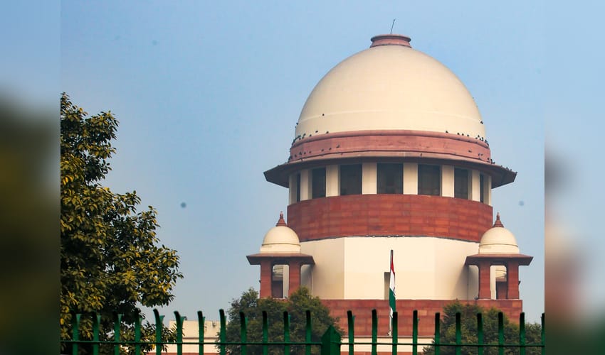 New Delhi: Supreme Court Stands Tall Under Clear Sky