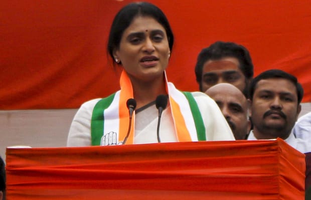 New Delhi: YSR Telangana Party founder YS Sharmila with Congress President Mallikarjun Kharge and party leaders Rahul Gandhi and KC Venugopal after joining the Congress