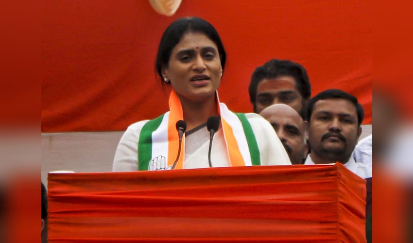 New Delhi: YSR Telangana Party founder YS Sharmila with Congress President Mallikarjun Kharge and party leaders Rahul Gandhi and KC Venugopal after joining the Congress
