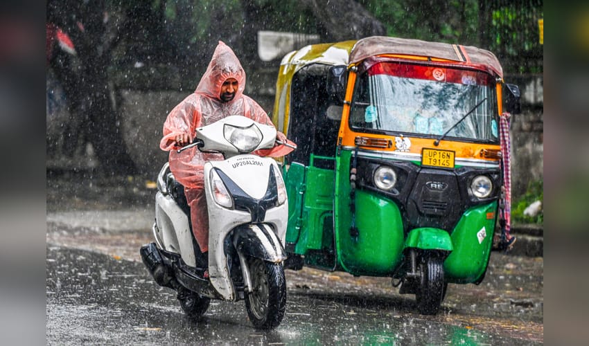 Noida: Rain disrupts normal life