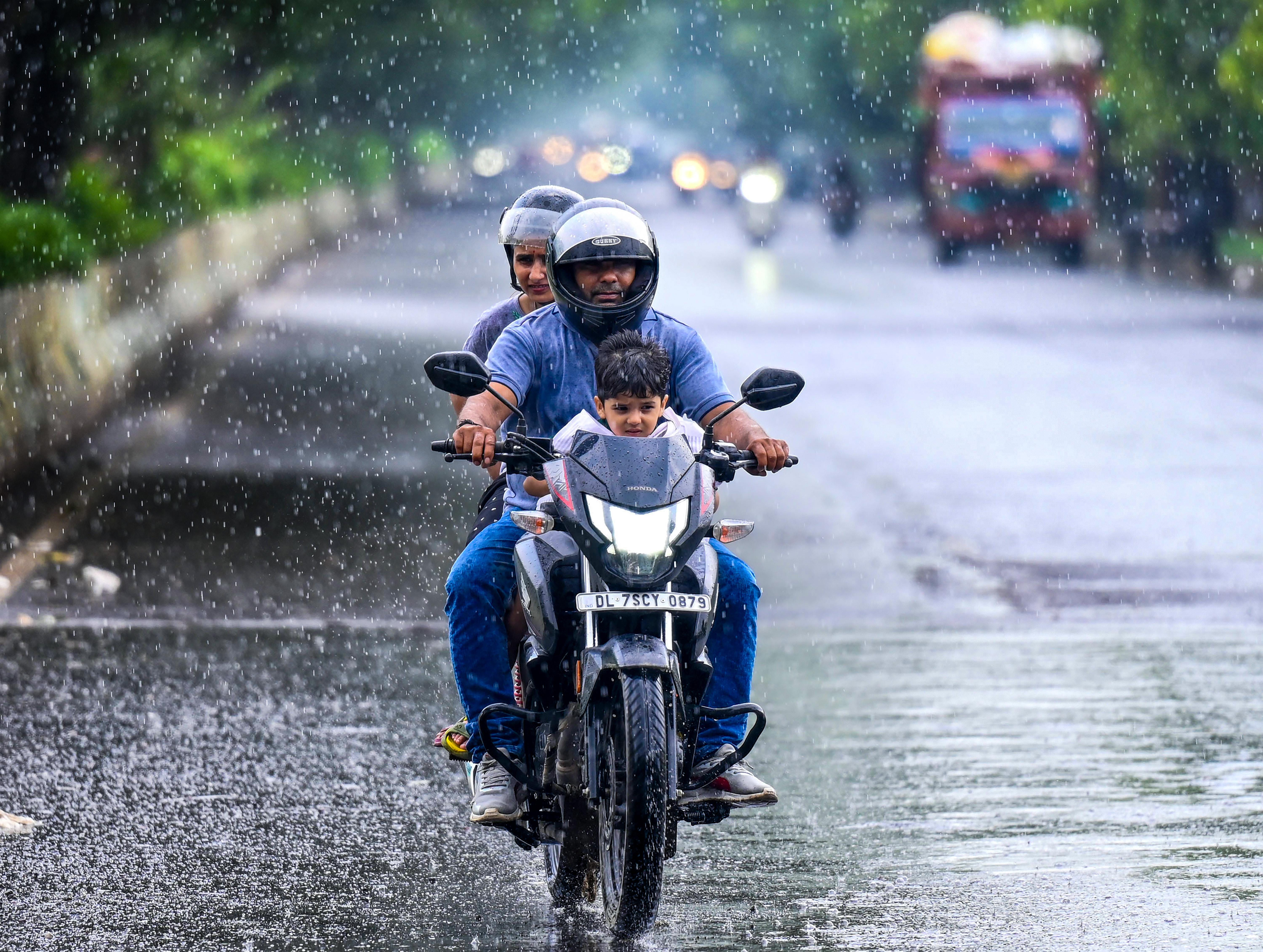 Noida: Sudden rain brings relief