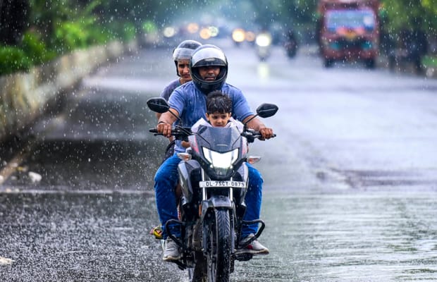 Noida: Sudden rain brings relief