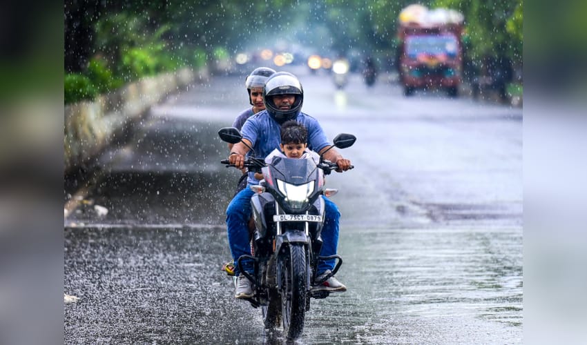 Noida: Sudden rain brings relief