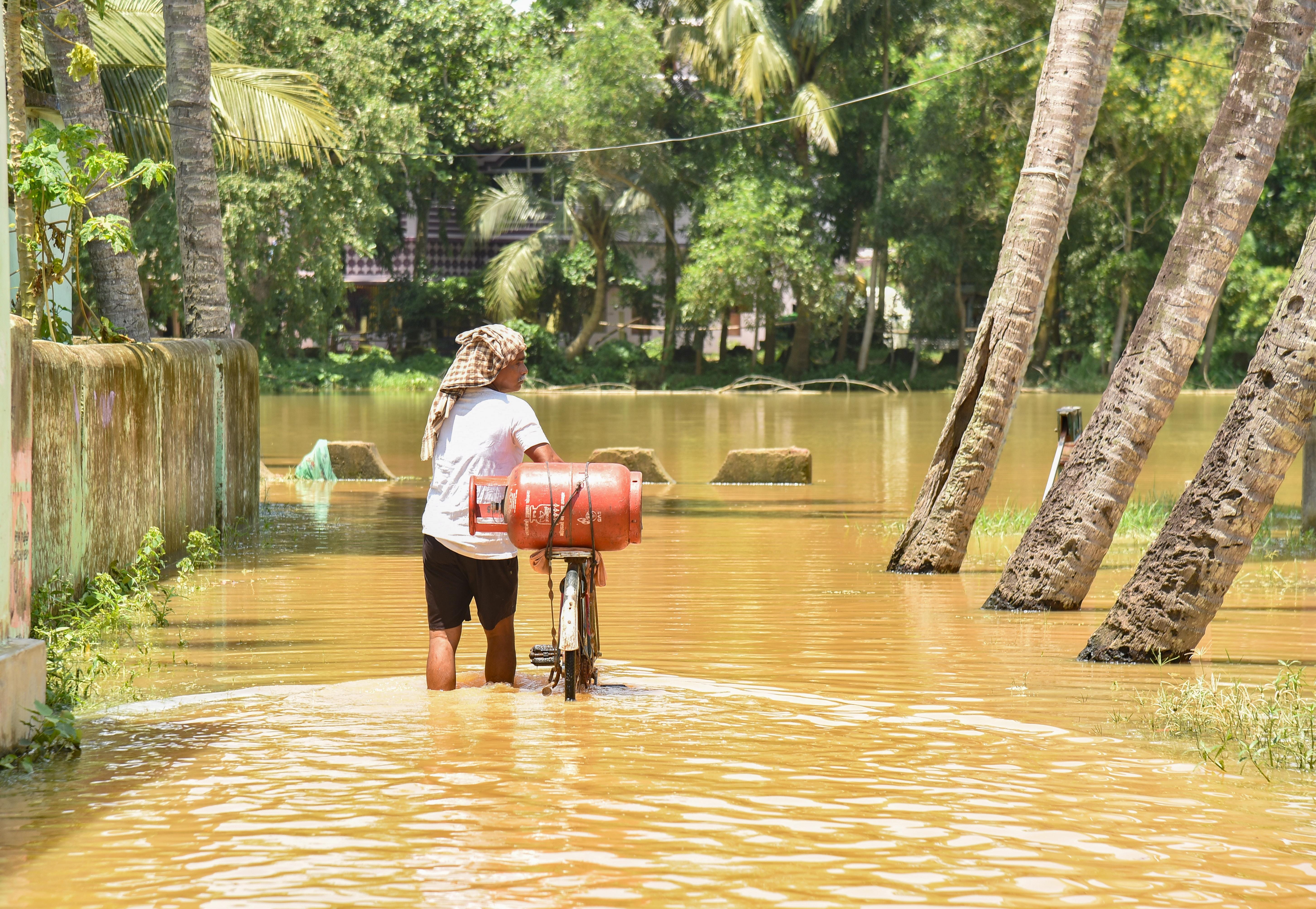 Odisha: Flood situation disrupts normal life