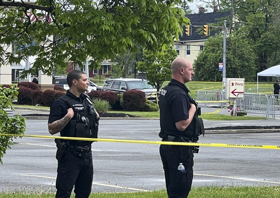 Officer killed in US South Carolina park shooting