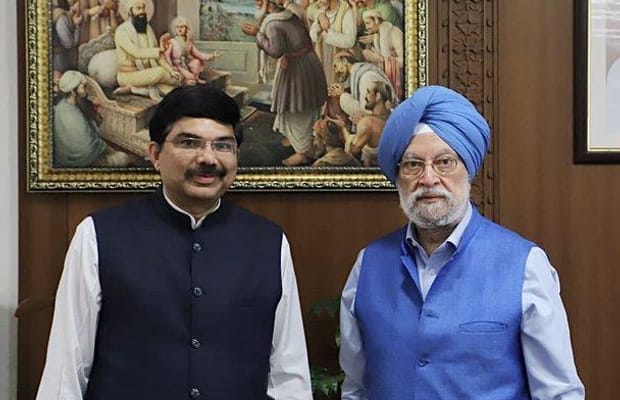 Oil Minister Hardeep Puri briefs India’s new envoy to Qatar on energy issues