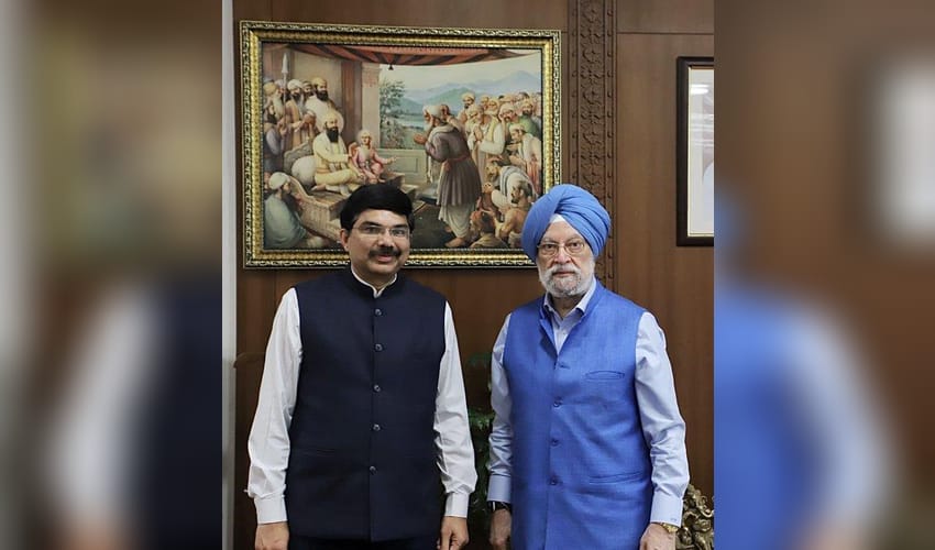 Oil Minister Hardeep Puri briefs India’s new envoy to Qatar on energy issues