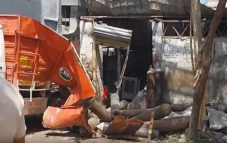 One dead in oxygen cylinder blast in Delhi's Okhla