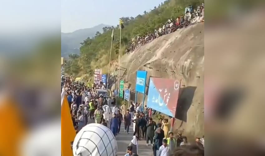 One killed, several injured as violence, rigging claims overshadow PoK polls