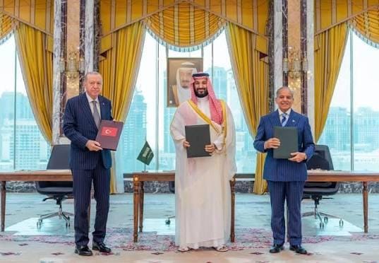 Pakistan dreams of economic rescue, pins fresh hopes on Makkah defence pact: Report