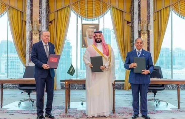 Pakistan dreams of economic rescue, pins fresh hopes on Makkah defence pact: Report