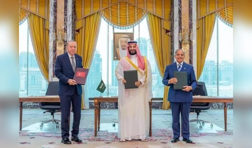 Pakistan dreams of economic rescue, pins fresh hopes on Makkah defence pact: Report