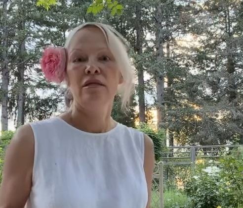 Pamela Anderson’s mantra: Live romantically wherever you are