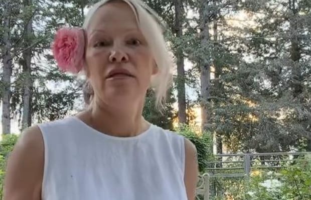 Pamela Anderson’s mantra: Live romantically wherever you are