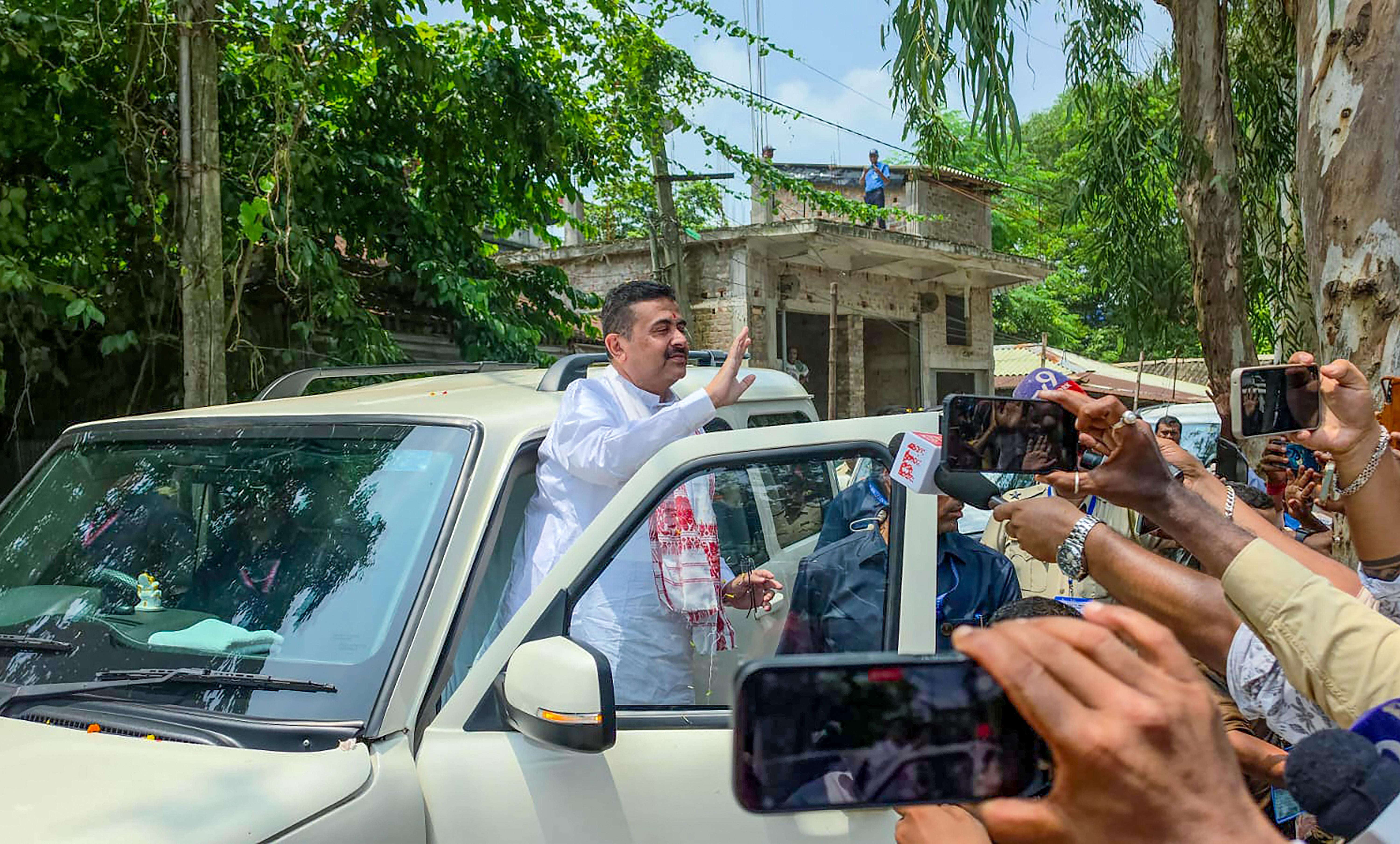 Paschim Medinipur: West Bengal Chief Minister Suvendu Adhikari Takes Stock of Flood Situation