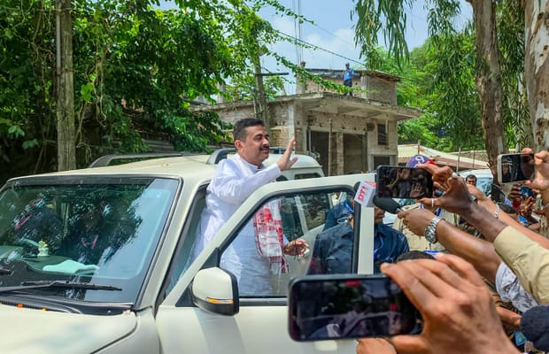 Paschim Medinipur: West Bengal Chief Minister Suvendu Adhikari Takes Stock of Flood Situation
