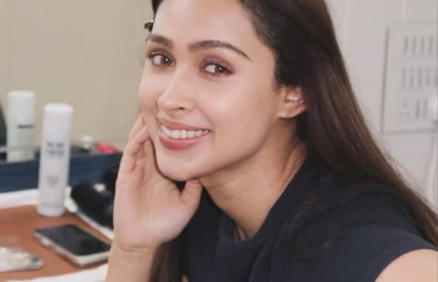 Pashmina Roshan shares glimpses from her sets of her film opposite Tiger Shroff
