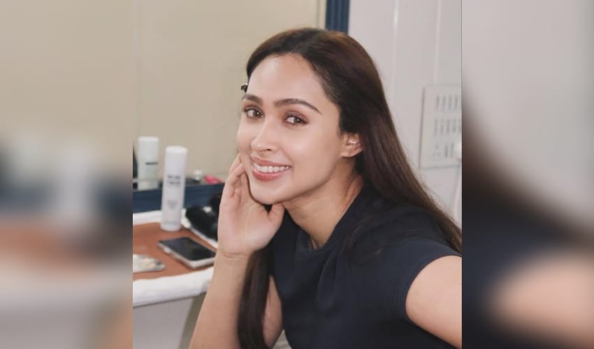 Pashmina Roshan shares glimpses from her sets of her film opposite Tiger Shroff