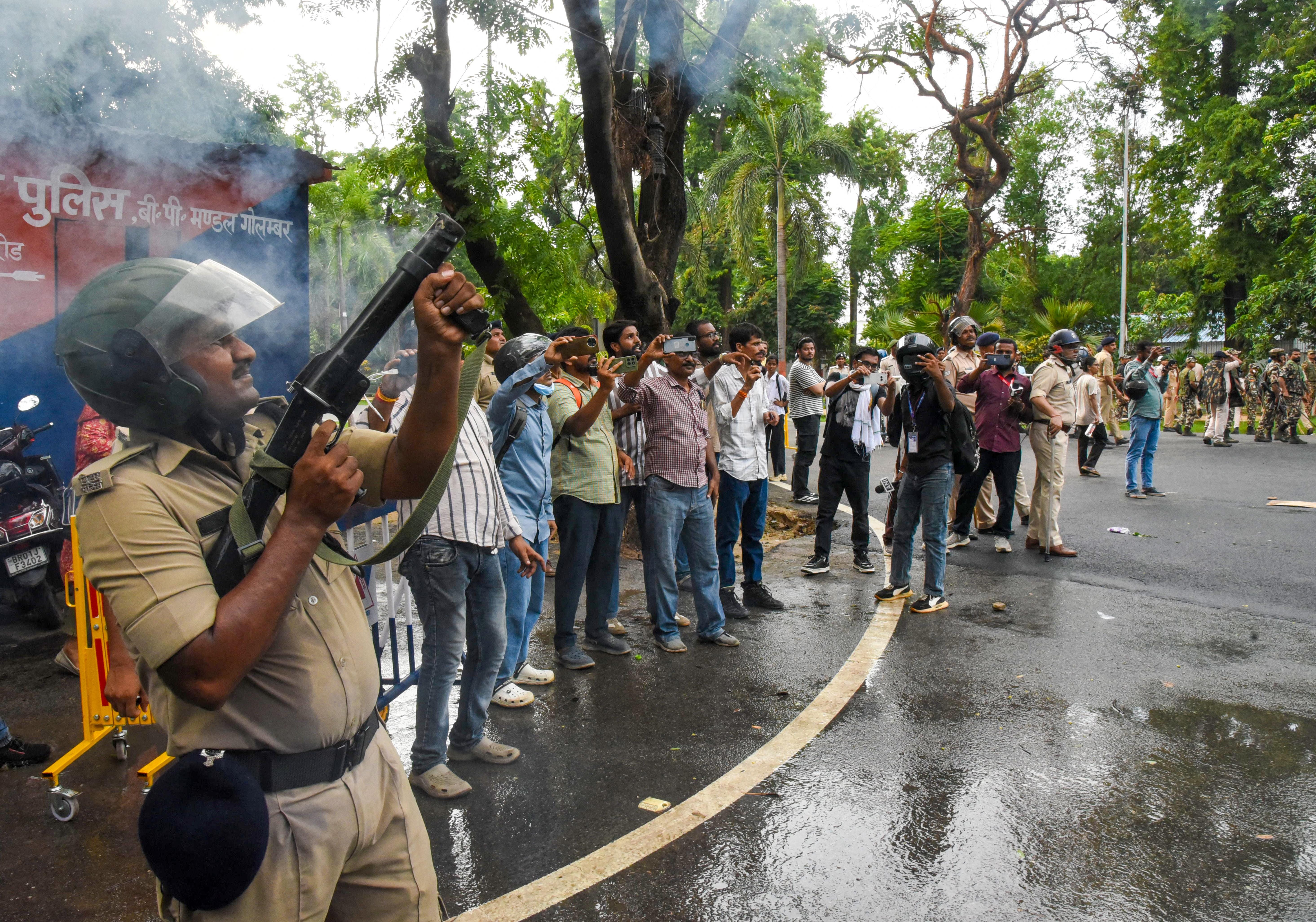 Patna: AISA activists take part in Lok Bhavan March