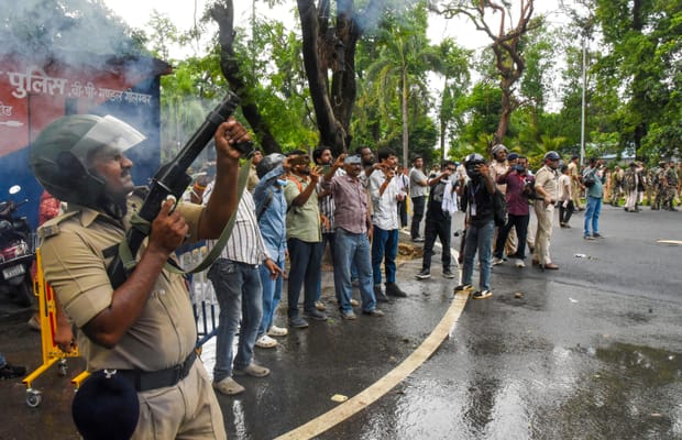 Patna: AISA activists take part in Lok Bhavan March