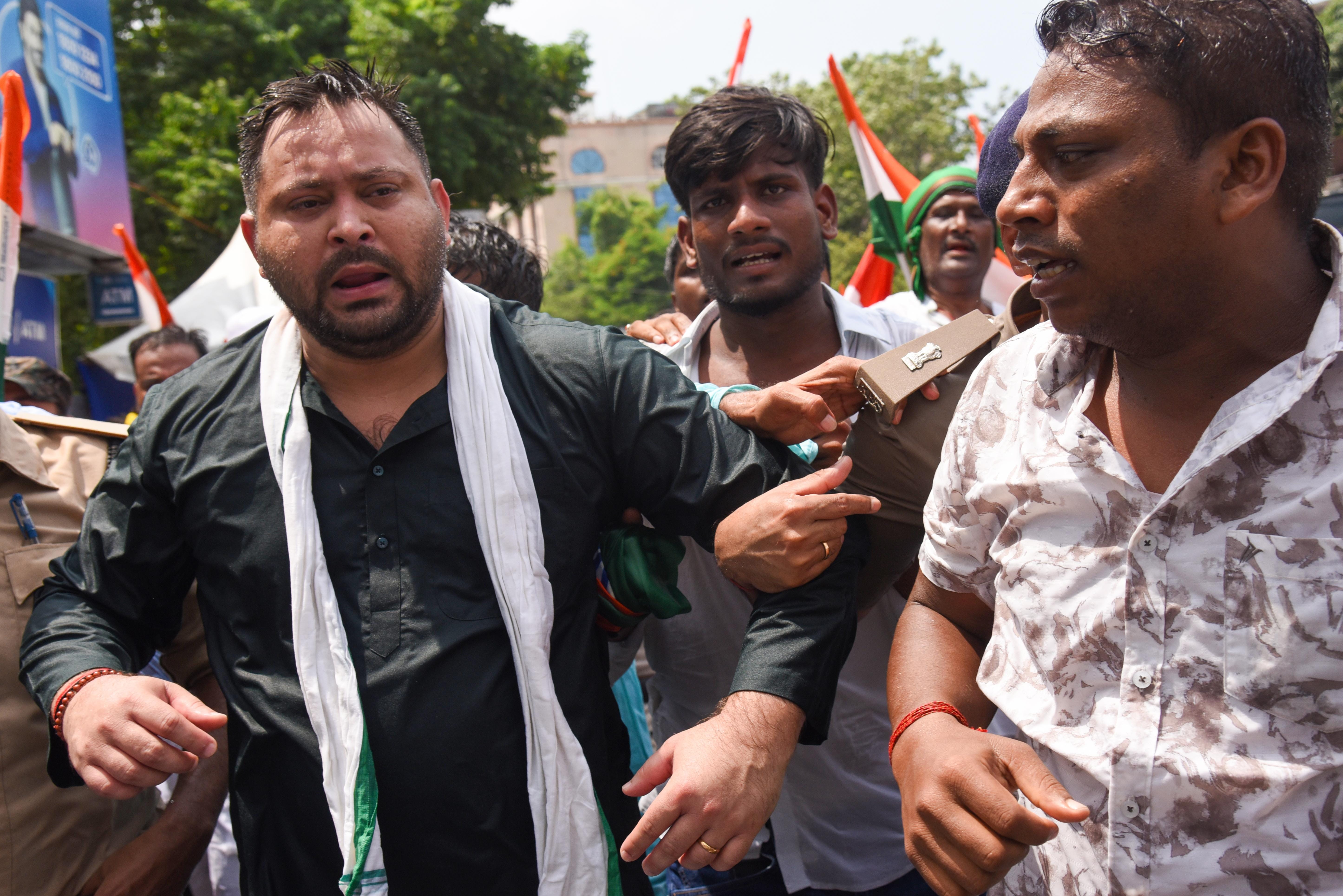 Patna: RJD workers march to Raj Bhavan