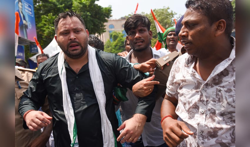 Patna: RJD workers march to Raj Bhavan