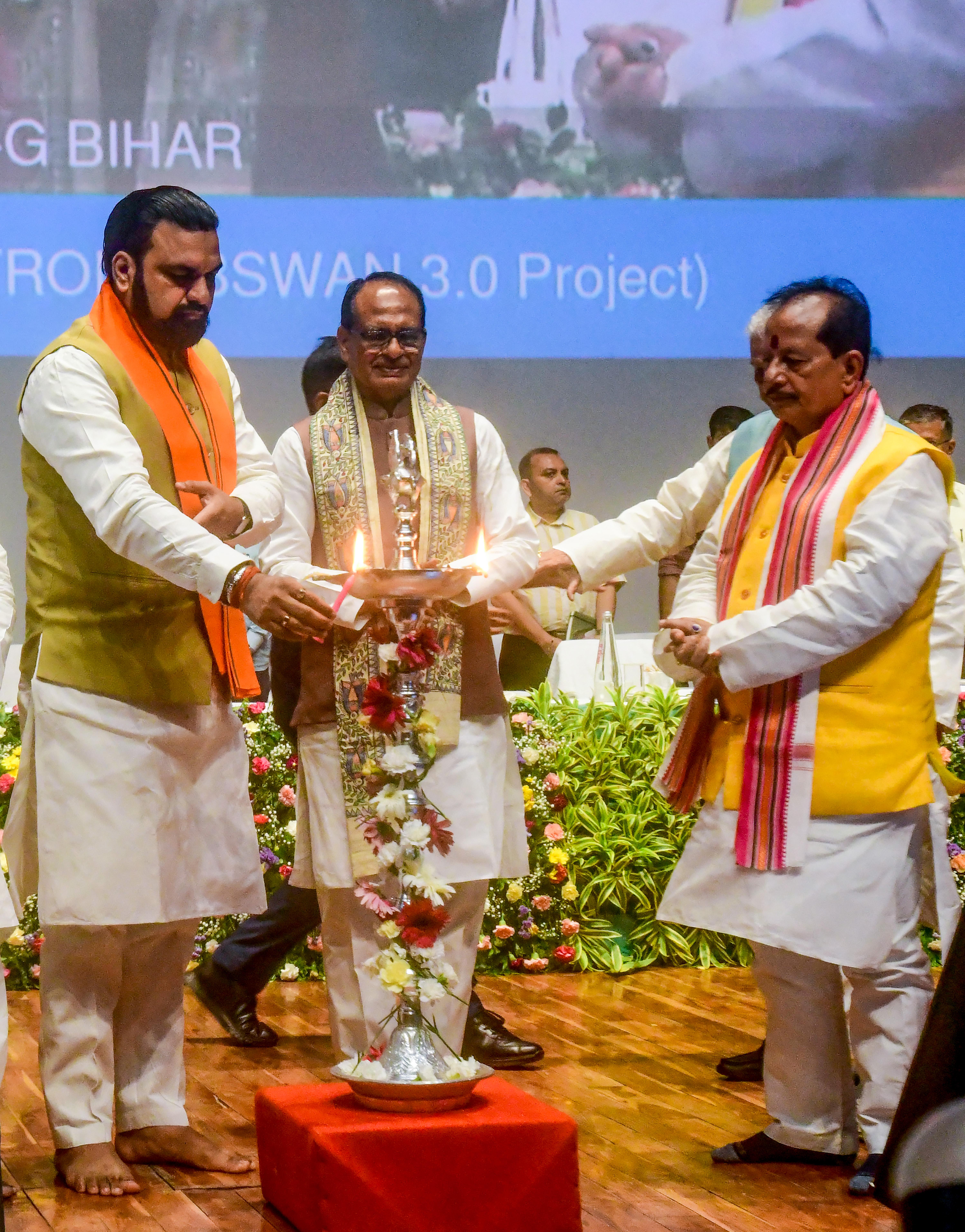 Patna: Shivraj Singh Chouhan distributes PMAY-G benefits to beneficiaries