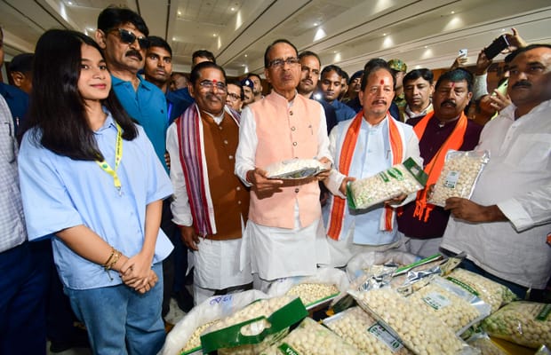 Patna: Shivraj Singh Chouhan Visits Makhana Mahotsav