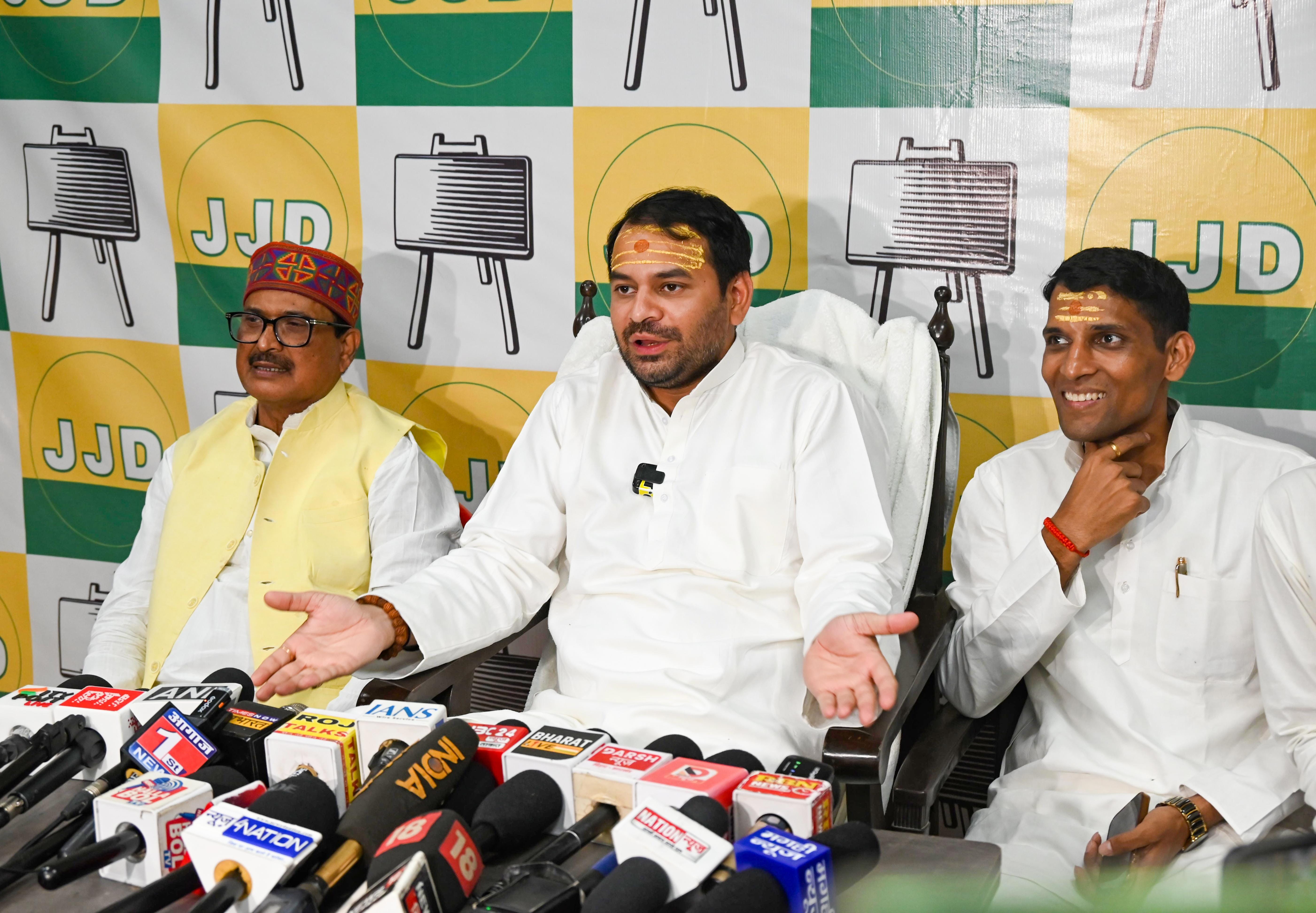 Patna: Tej Pratap Yadav Addresses Press Conference