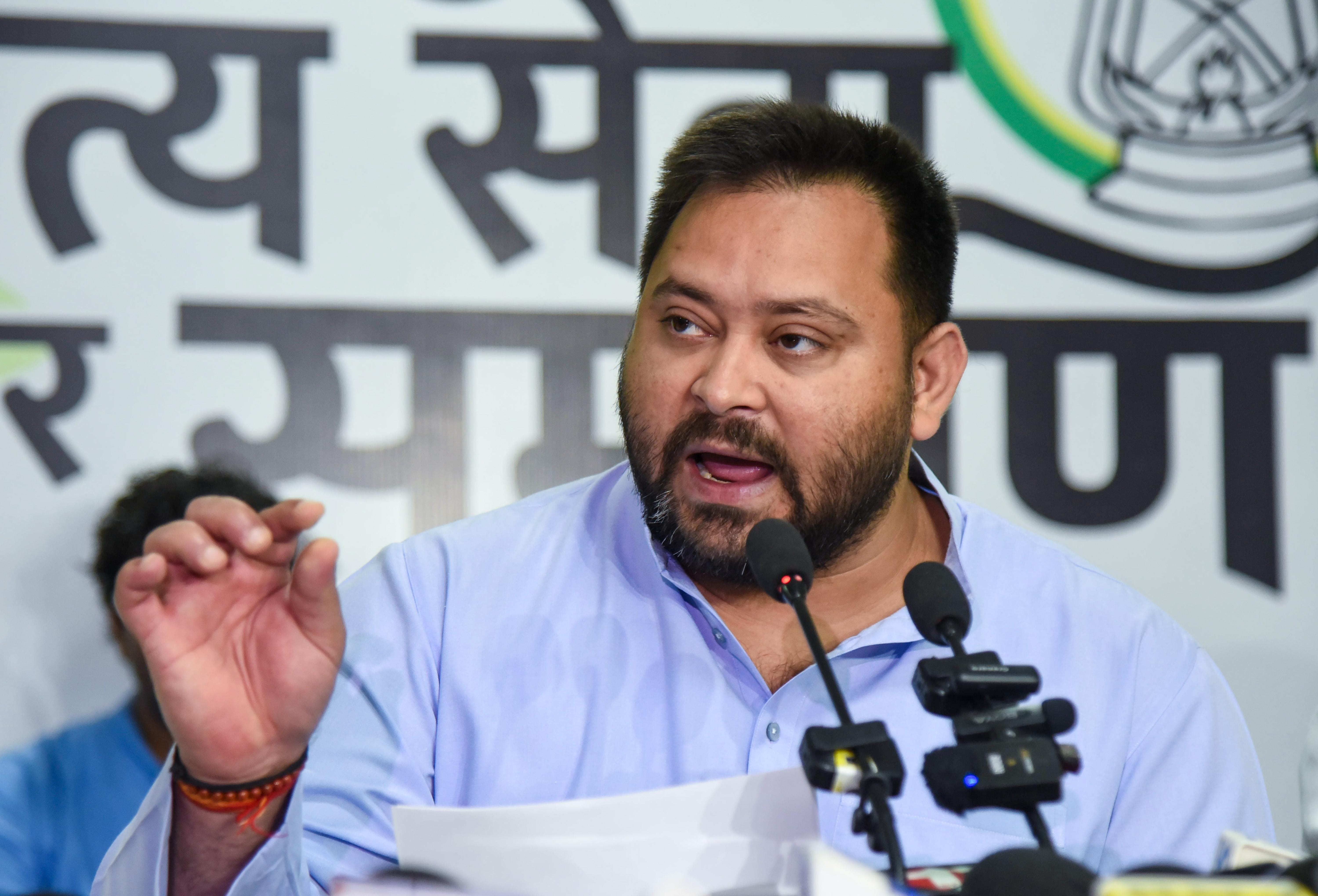 Patna: Tejashwi Yadav addresses press conference 