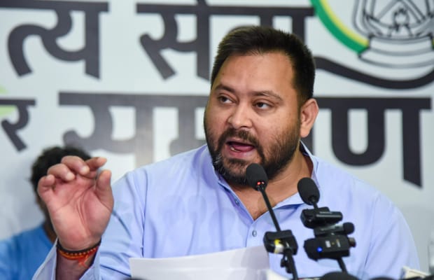 Patna: Tejashwi Yadav addresses press conference