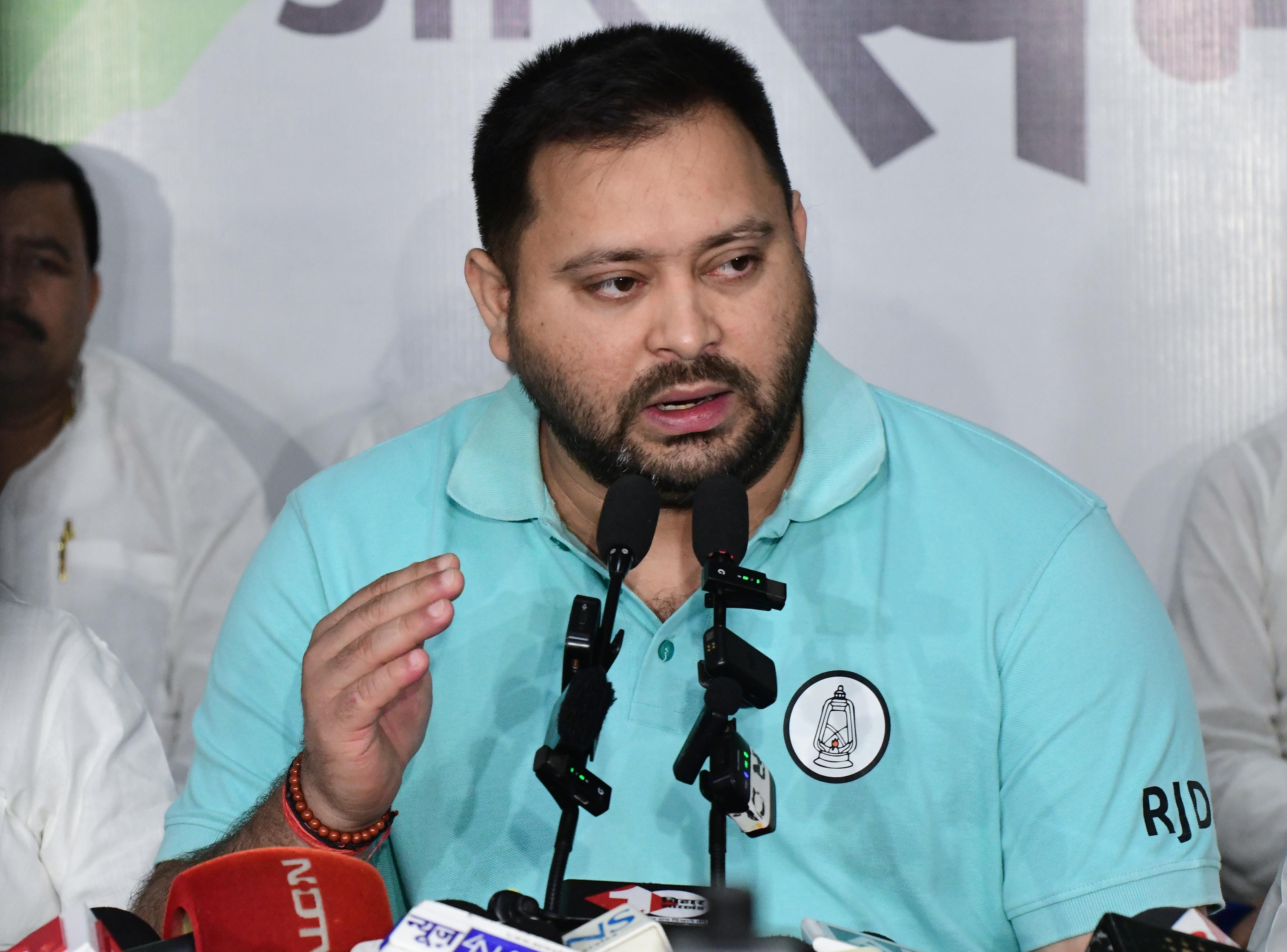 Patna: Tejashwi Yadav addresses press conference
