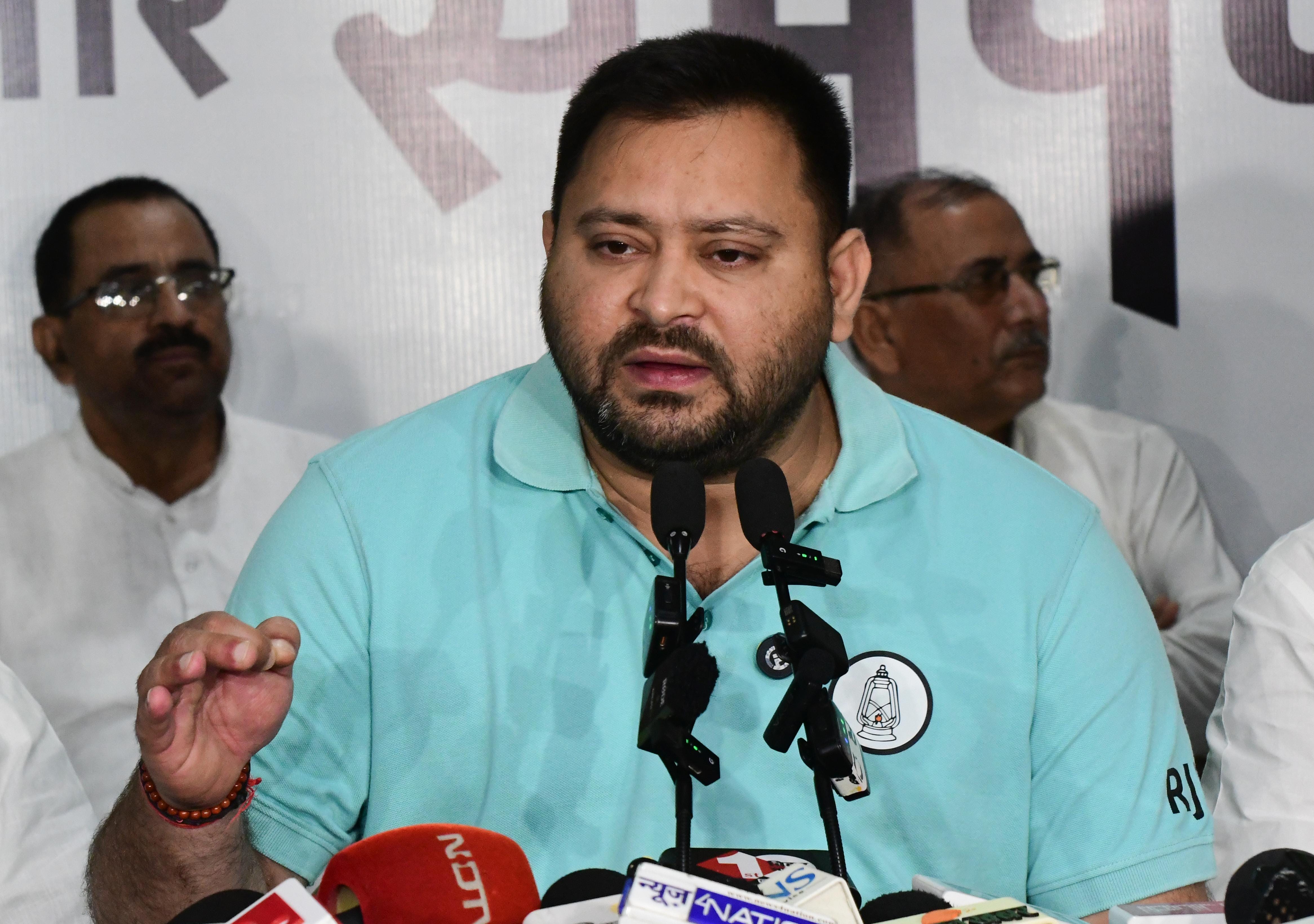Patna: Tejashwi Yadav addresses press conference