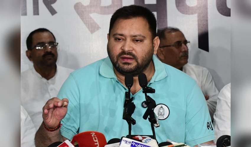Patna: Tejashwi Yadav addresses press conference