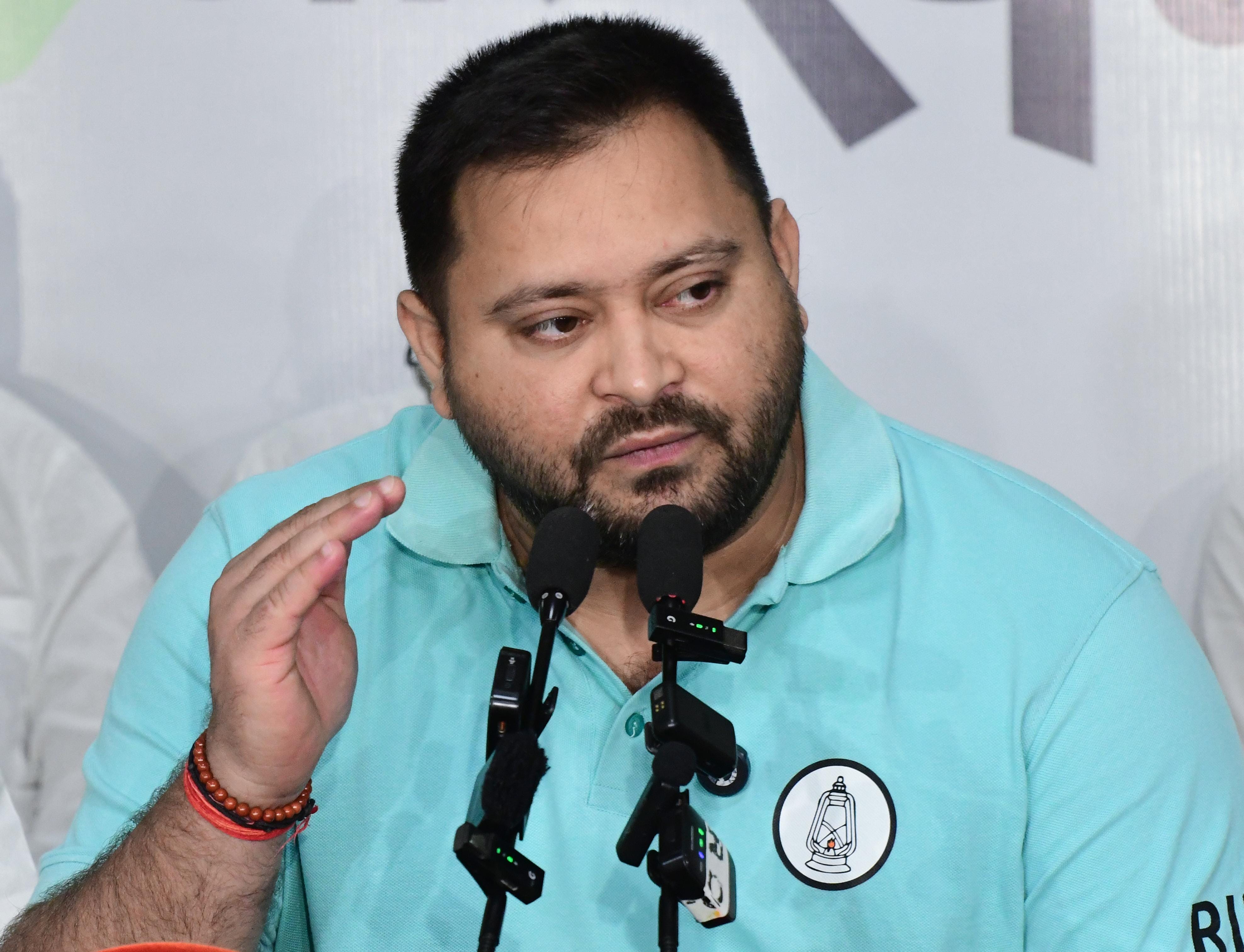 Patna: Tejashwi Yadav addresses press conference