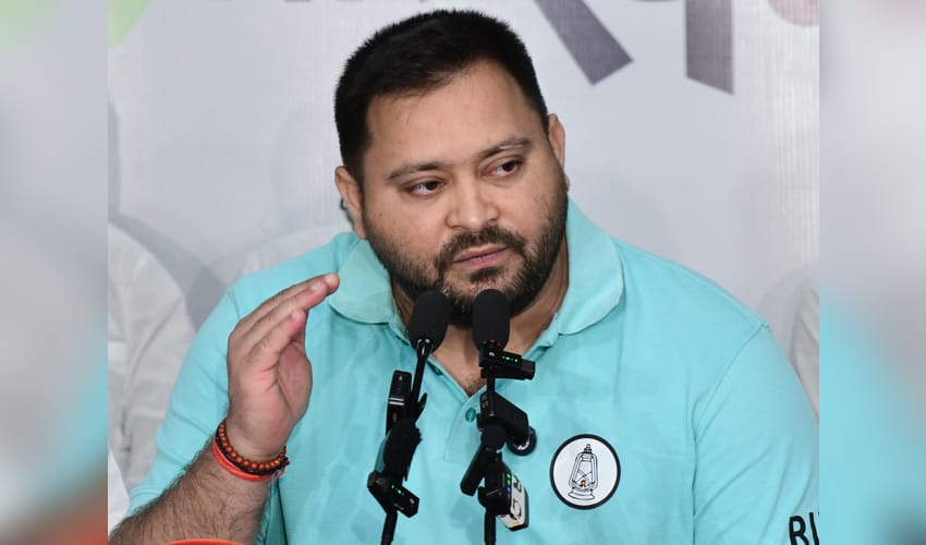 Patna: Tejashwi Yadav addresses press conference