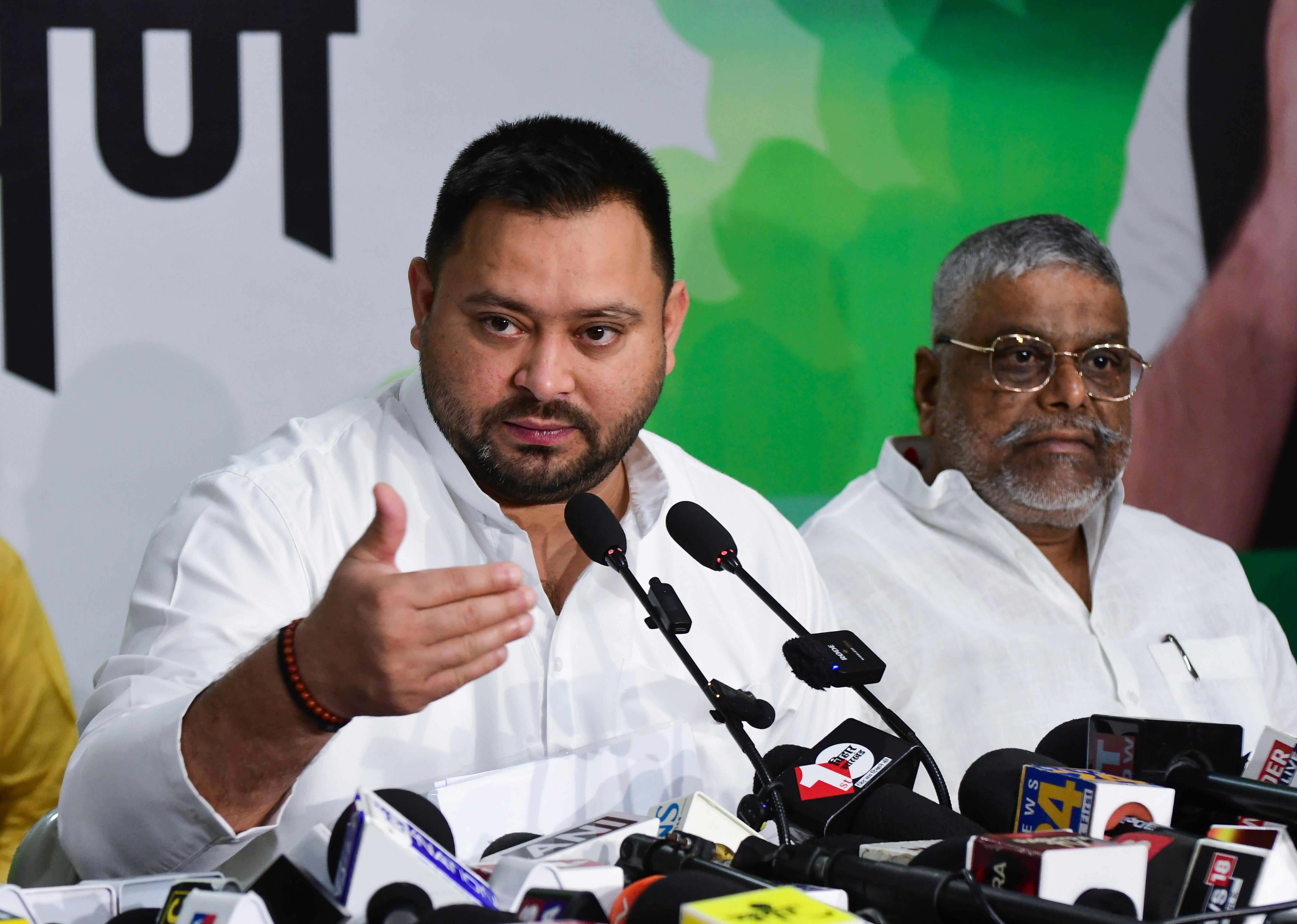Patna: Tejashwi Yadav addresses press conference