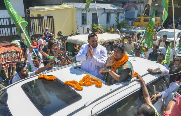Patna: Tejashwi Yadav campaigns for Bankipur bypoll