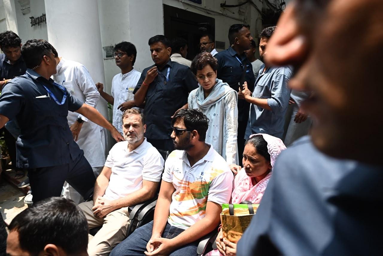 Pellet guns issue intensifies: LoP Rahul Gandhi reaches police station at Parliament Street
