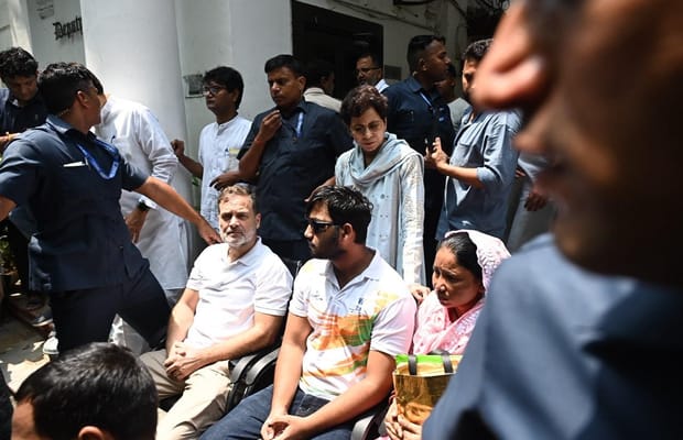 Pellet guns issue intensifies: LoP Rahul Gandhi reaches police station at Parliament Street