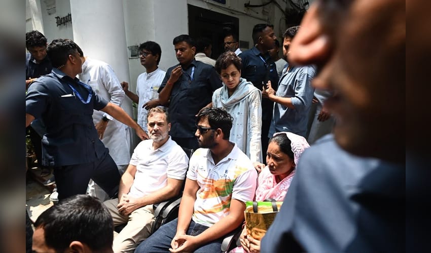 Pellet guns issue intensifies: LoP Rahul Gandhi reaches police station at Parliament Street